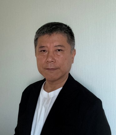 寺前 滋人 氏